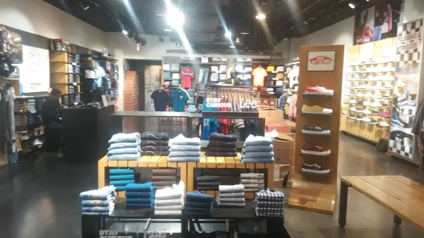 Lee & Vans Store photo 