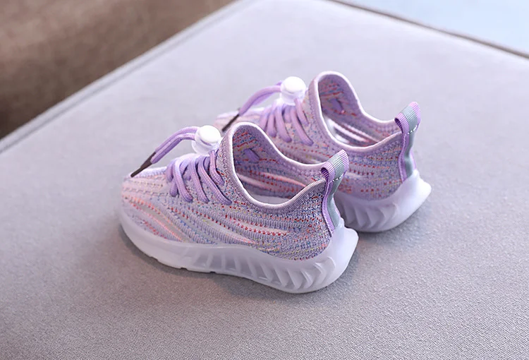 Meisjes LED Fly-knit Sneakers en Jongens Ademende Comfortabele Zachte Zool Casual Schoenen.