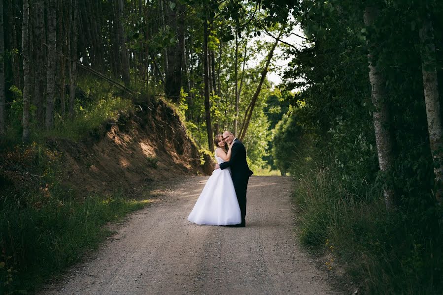 Fotografo di matrimoni Asia Lutyńska (lutynska). Foto del 25 febbraio 2020