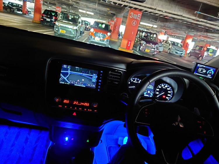 アウトランダーの７月もよろしくお願いいたします・DIY・808LV・LEDテープに関するカスタム事例の投稿画像5枚目