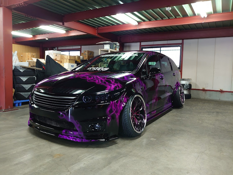 ストリームのrn6・洗車・ピカピカ・洗車した！・ツルツル ピカピカに関するカスタム事例の投稿画像1枚目