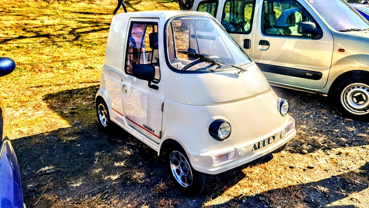 R2のさくらモーニングクルーズ・希少車・アバルトの様な何か・関東EN会・ケモノに関するカスタム事例の投稿画像9枚目