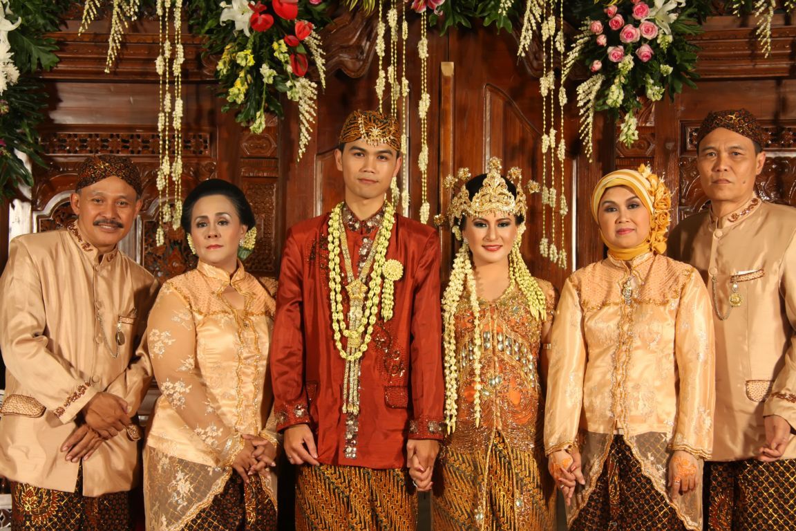 resepsi pernikahan dengan orangtua di dalamnya.jpg