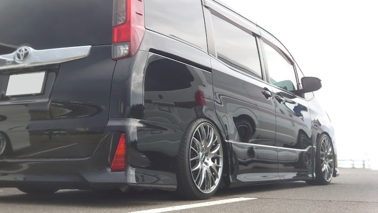 ヴォクシーのSLAMMED SOCIETY・#USDM・DIY・♯Fan To Drive・オフ会に関するカスタム事例の投稿画像6枚目