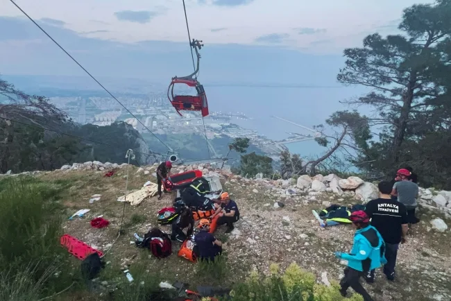 U Turskoj 29 putnika žičare još visi u kabini posle udara u stub