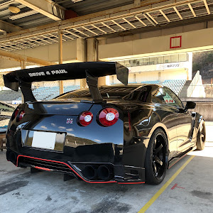 NISSAN GT-R