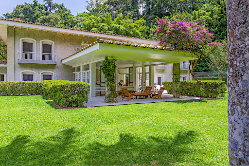 House with pool and garden 5