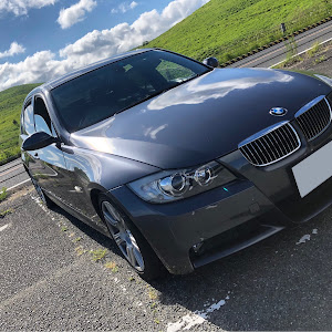 323i