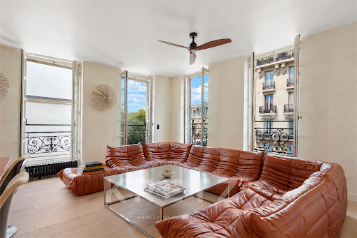 Apartment / penthouse purchase in Paris 3ème (75003) - Spacious living room with modular brown sofa