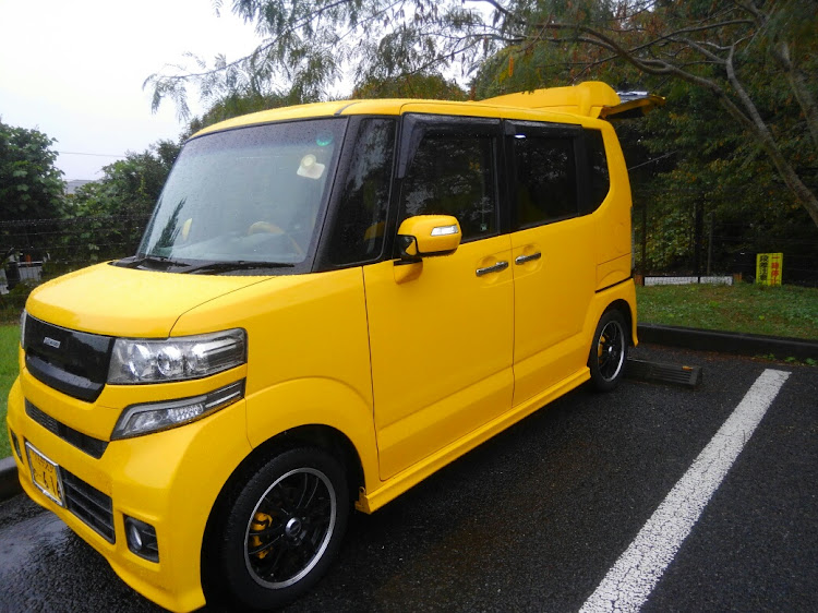 NボックスカスタムのＮBOXcustom-yellow・フォグ･ハイビームはyellow・ゴンちゃん水飲み動画・ゴンちゃんの寝床造り動画・年末年始の仕事確定😱に関するカスタム事例の投稿画像2枚目