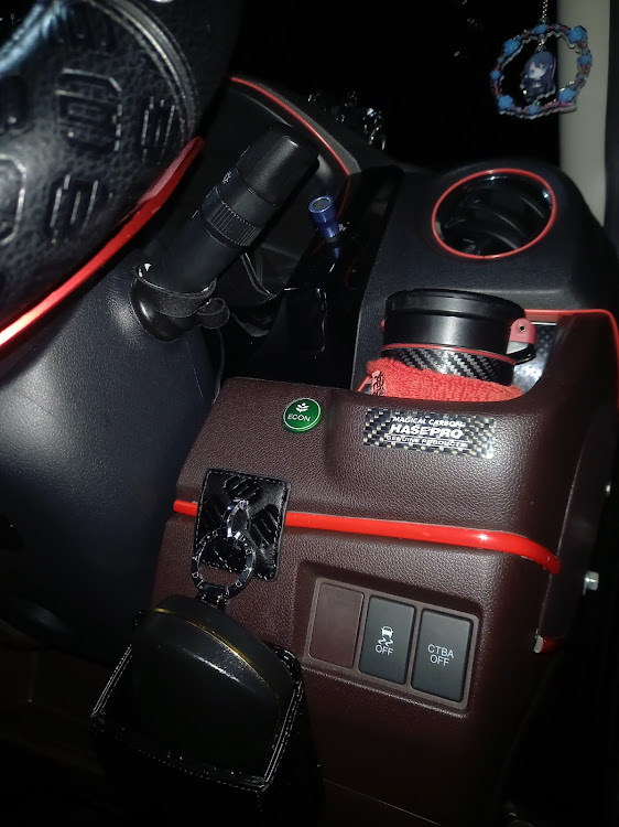 N-WGN カスタムの相棒・あなたの車へのこだわりは？・黒と赤とメッキ・ヘッドアップディスプレイ・いつもいいね＆コメントありがとうございます🥰に関するカスタム事例の投稿画像6枚目