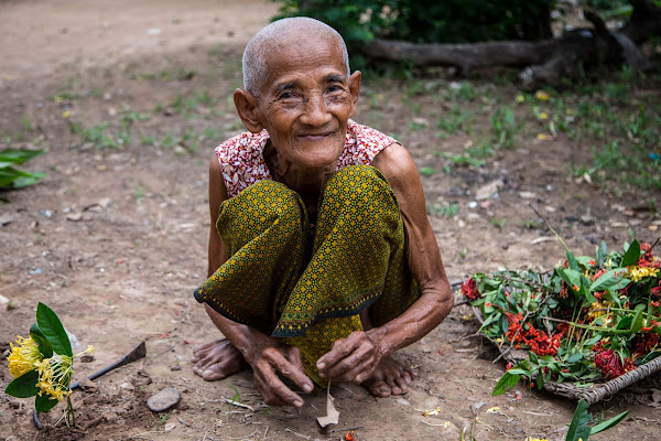 Cambodia - Holy and flowers di chiarabbate