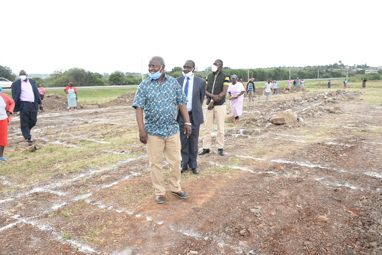 Nyeri Governor Mutahi Kahiga (in floral shirt) when he inspected the relocation of the traders to the new site on Monday