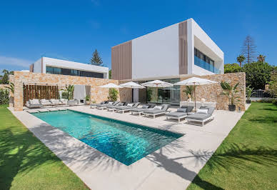 Villa with pool 10