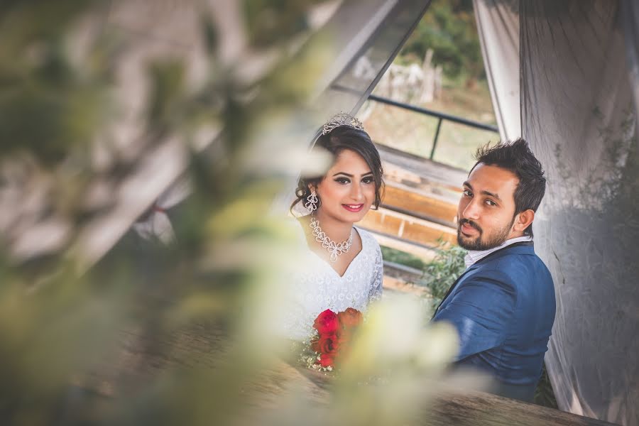 Fotógrafo de casamento Zakir Hossain (canvasofcolor). Foto de 25 de fevereiro 2021