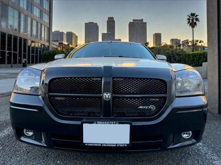 マグナムのDODGE・MAGNUM・グリル交換・フォグランプ交換・顔面アップ選手権に関するカスタム事例の投稿画像2枚目