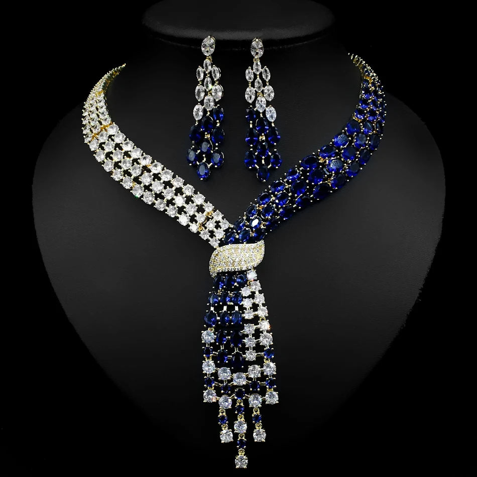 Licht luxe sieraden set met franjes, zirkonen oorbellen en ketting. De perfecte accessoire voor een elegante en verfijnde uitstraling.