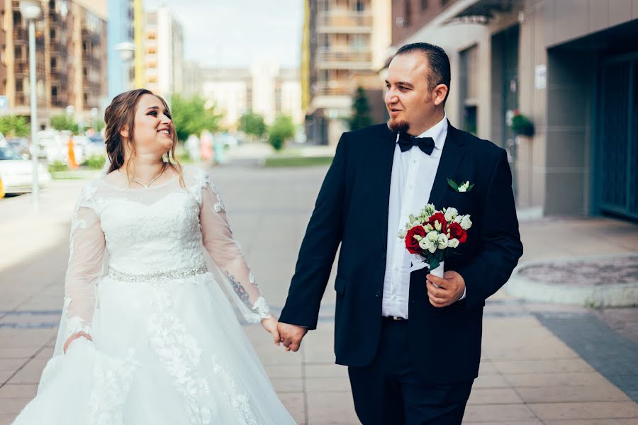 Fotógrafo de casamento Vladimir Andreev (andreevfoto24). Foto de 15 de agosto 2019