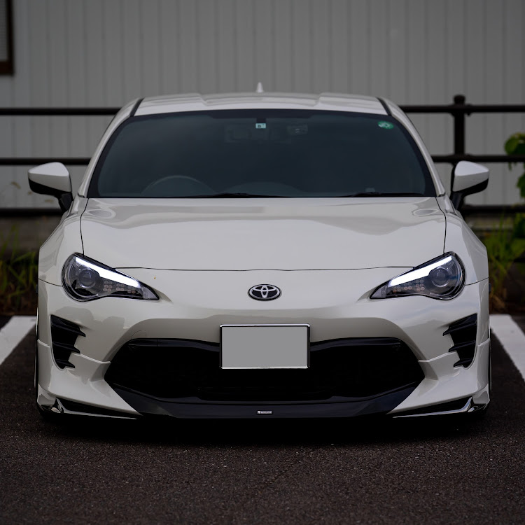 86のドライブ・白黒に関するカスタム事例の投稿画像1枚目