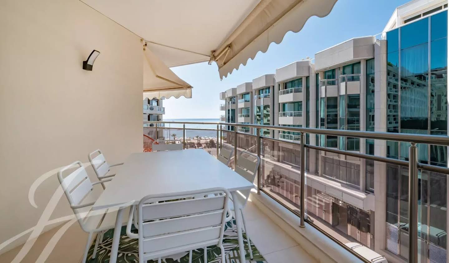Apartment with terrace Cannes