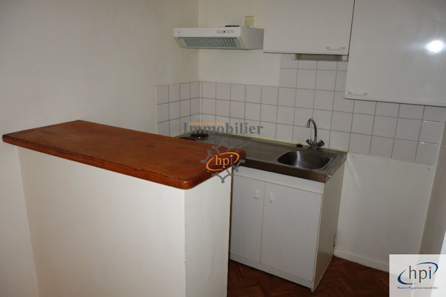 Location  appartement 2 pièces 31 m² à Saint-Affrique (12400), 347 €