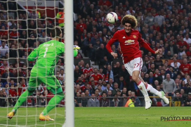 Fellaini kopt - eveneens bibberend - Manchester United naar finale Europa League