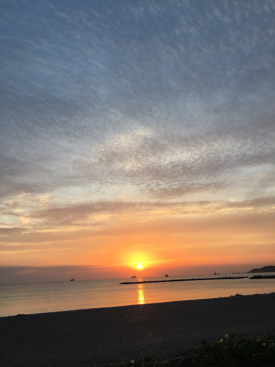 コペンの夕陽・車と海と夕陽・コペン・夕陽が綺麗でした・海岸で黄昏に関するカスタム事例の投稿画像3枚目