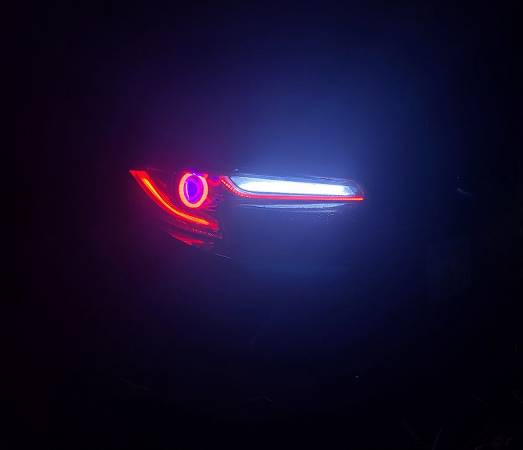 カローラのDIY・LEDイカリング・ヘッドライト・改造・カローラスポーツに関するカスタム事例の投稿画像1枚目