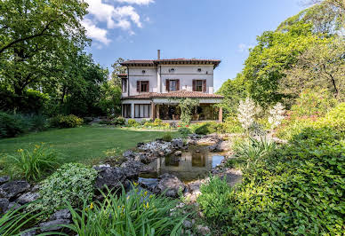 Villa avec piscine et jardin 1