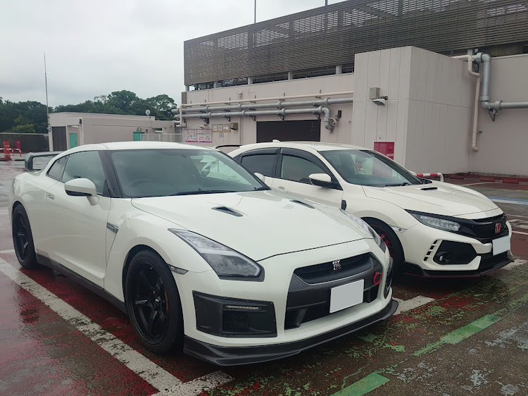 シビックタイプRの神奈川県・納車日の姿・ドアバイザー有り派・10月も宜しくお願いしますに関するカスタム事例の投稿画像3枚目