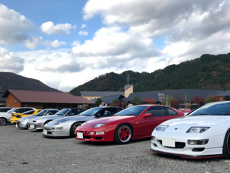 フェアレディZの紅葉・ドライブ・瀬戸の夜泣きイチョウ・文化の日に関するカスタム事例の投稿画像1枚目