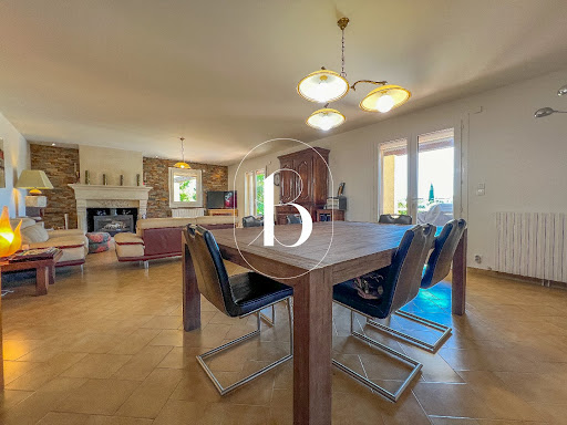 Villa with pool and terrace 3