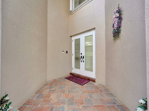 House with pool 4