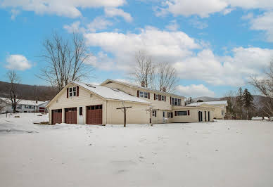 Farmhouse with garden 3