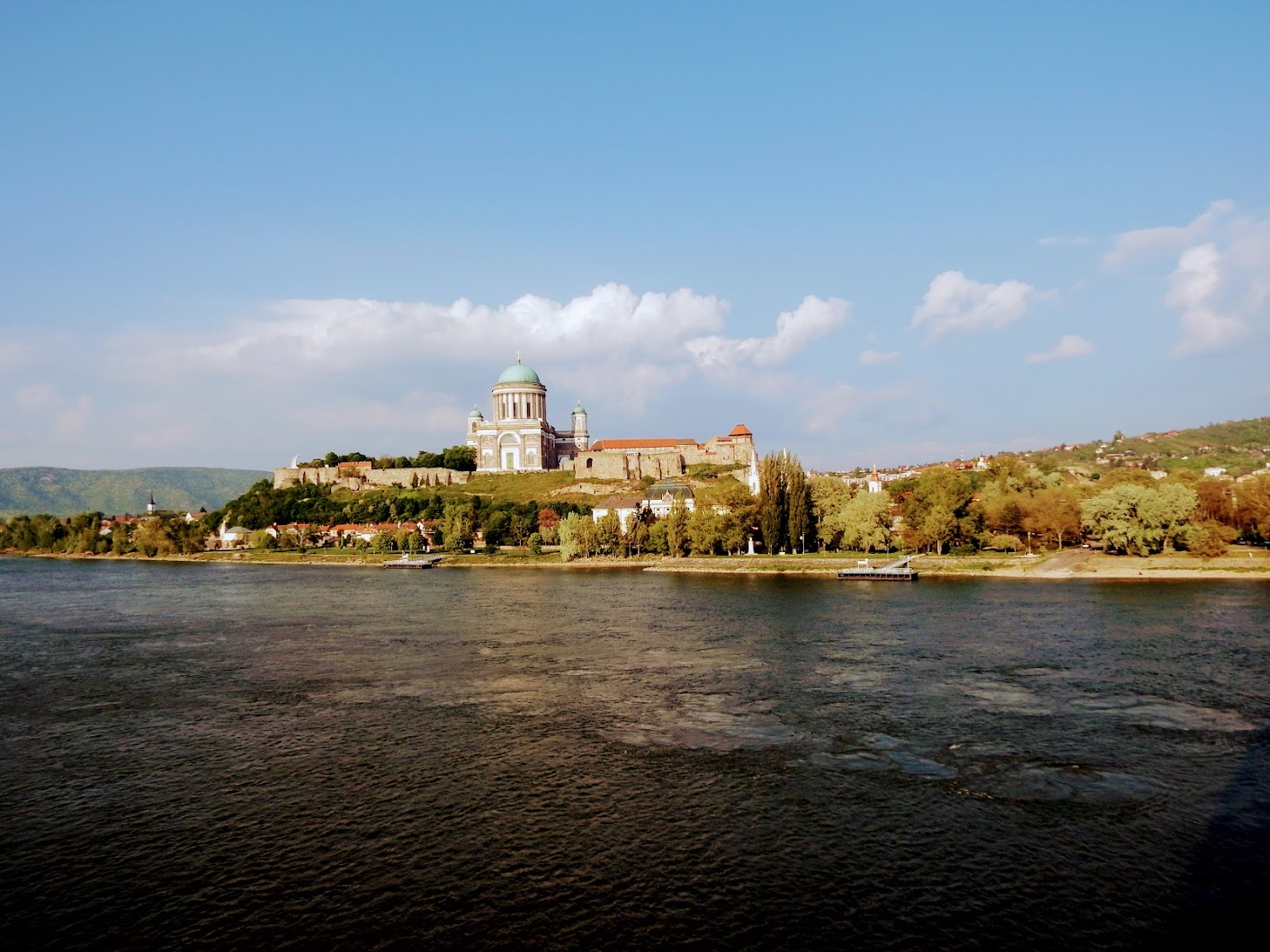 Esztergom - Nagyboldogasszony és Szent Adalbert főszékesegyház (a bazilika kívülről, távolból)