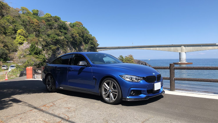4シリーズ グランクーペのエストリルブルー・ドライブ・海と愛車・刺身定食に関するカスタム事例の投稿画像1枚目