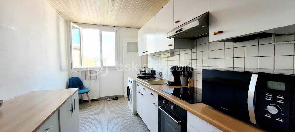 Vente appartement 5 pièces 99 m² à Pierrelatte (26700), 96 000 €