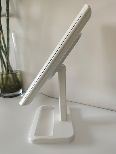Title 4, Desktop Fill Light with Folding Tri-fold Shell ...