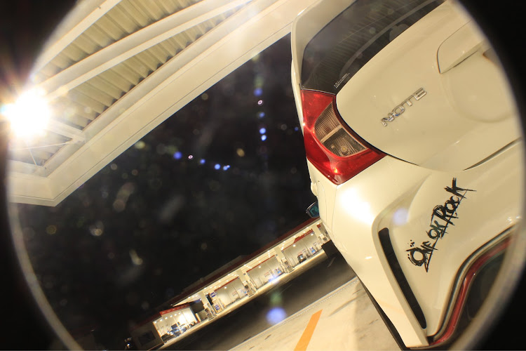 ノートの集い場はesso・洗車・相方と共に・今晩はハイオクの気分に関するカスタム事例の投稿画像2枚目