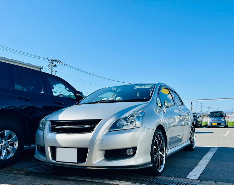 ブレイドの会社の駐車場・伊勢崎市・快晴の青空・シルバーはビカビカで乗りたい派・愛車ある生活はこの上ない幸福感に満ち溢れている✨✨✨に関するカスタム事例の投稿画像1枚目
