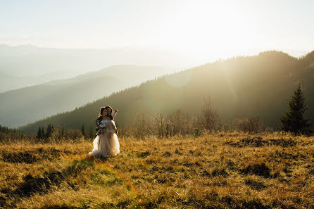 Fotógrafo de casamento Denis Konstantinov (380960170930). Foto de 13 de dezembro 2018