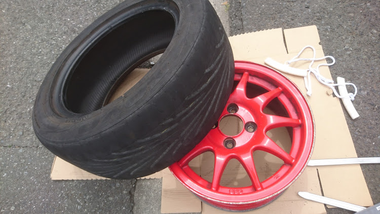 ヴィッツのタイヤ手組み・タイヤ交換・TOYOTIRES PROXESに関するカスタム事例の投稿画像3枚目