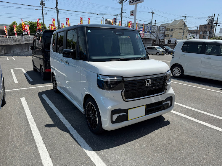 Nボックスカスタムのいつもイイネ&コメントありがとうございます🙇‍♂️・NBOX 新旧コラボ・ホイール交換👌・小物パーツ取付👍・どちらもturbo😊に関するカスタム事例の投稿画像1枚目