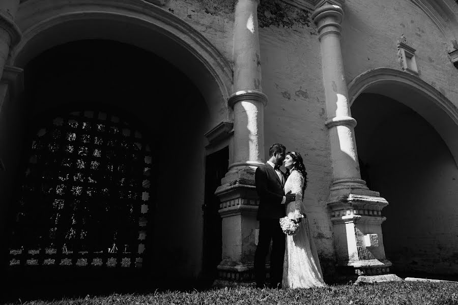 Fotógrafo de casamento Dmitriy Pustovalov (pustovalovdima). Foto de 14 de setembro 2017