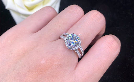 Title 1, White gold plated ring, radiant elegance. The p...