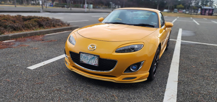 ロードスターの真正面ショット・NC2ロードスター(≧▽≦)／・サンフラワーイエローです。(*´▽｀*)・(　-∀・)📷️✨　✨🚘️✨・笑顔で(((*≧艸≦)ﾌﾟﾌﾟｯ幸せをば。に関するカスタム事例の投稿画像11枚目