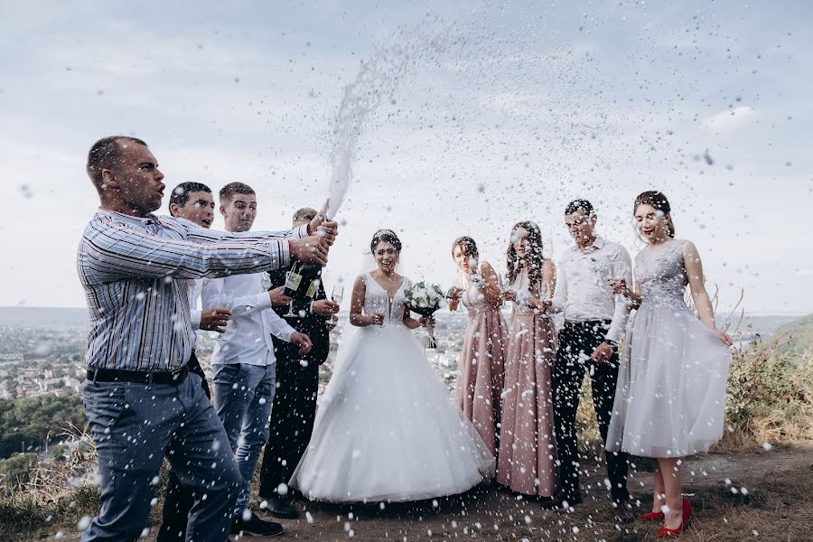 Fotógrafo de casamento Yura Yarema (jurajarema). Foto de 24 de fevereiro 2020