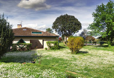 House with pool and terrace 17