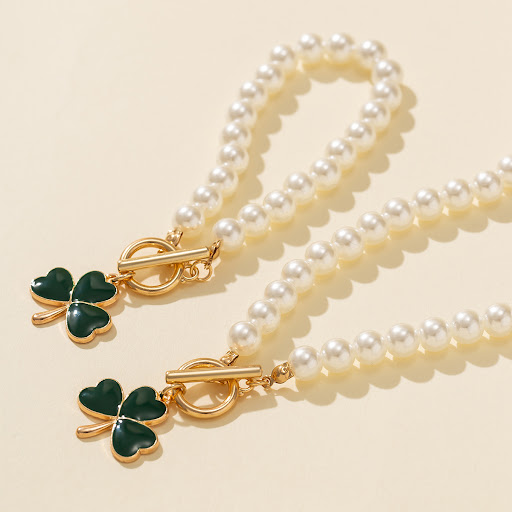 Title 6, Beer Festival Green Three-petal Straw Necklace ...