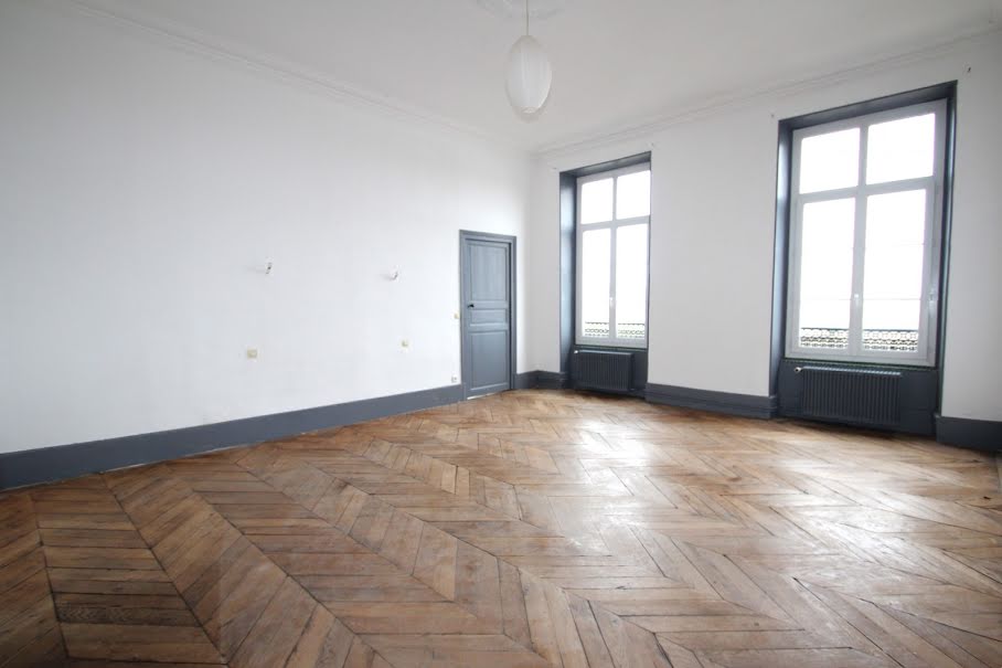 Location  appartement 3 pièces 81.67 m² à Decize (58300), 580 €